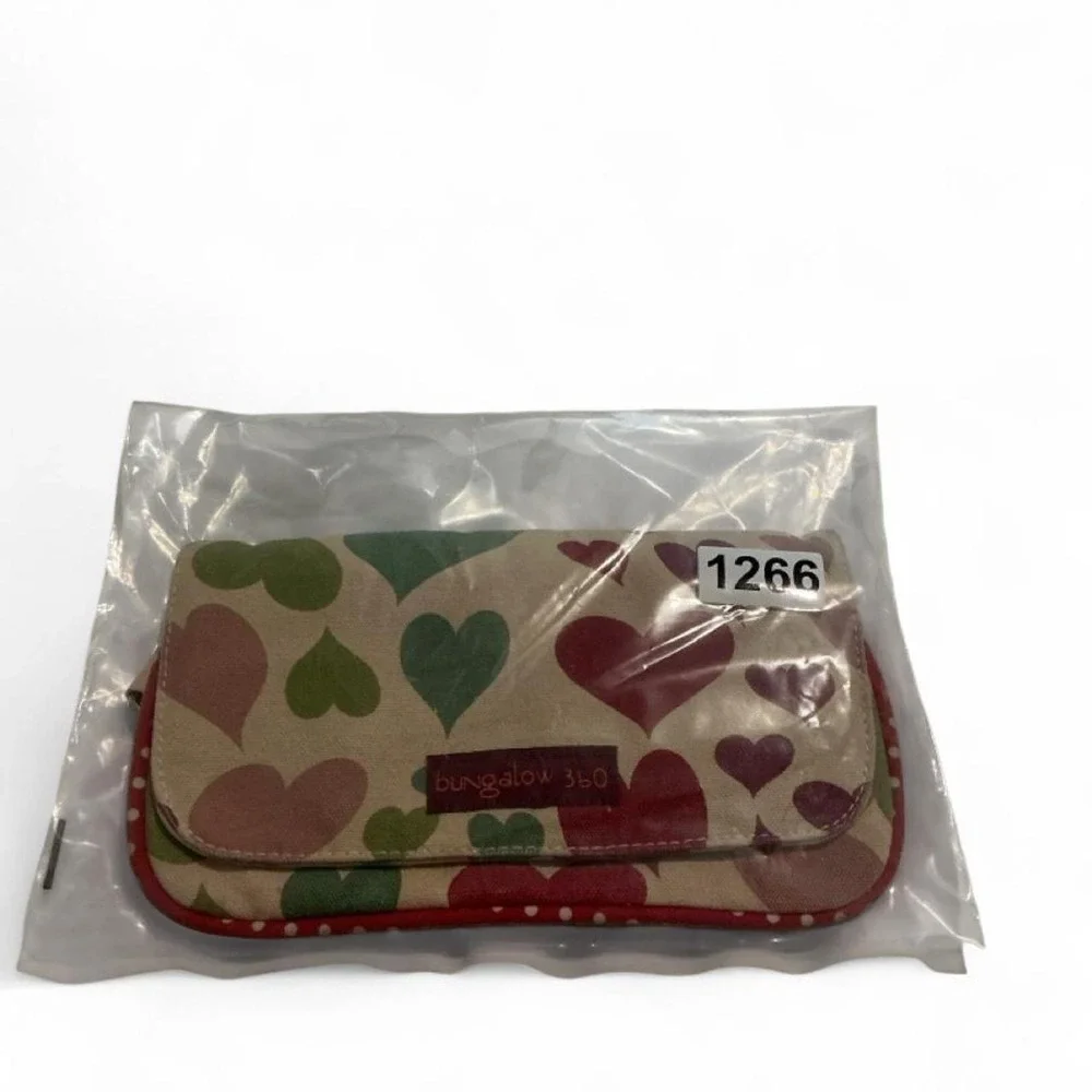 Bungalow‎ 360 Wristlet Clutch Womens OS Beige Red Heart Canvas